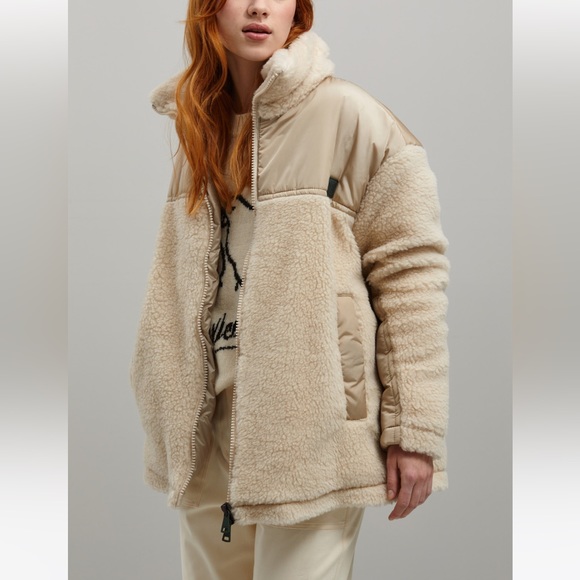 Weekend Max Mara Jackets & Blazers - SOLD! on eBay WEEKEND MAXMARA Label-cut Anabela Logo Down Jacket.Size: IT40/US6.